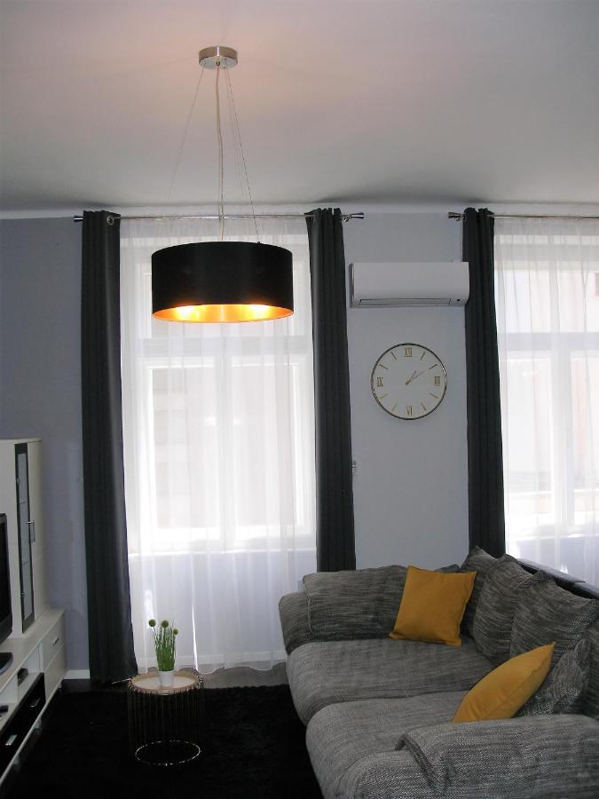 Apartamento Apartman Neverin Rijeka Exterior foto